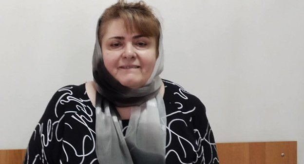 Зарема Мусаева в суде. Фото: "Команда против пыток" https://ovd.news/express-news/2022/09/07/sud-v-chechne-prodlil-arest-zareme-musaevoy-pohishchennoy-iz-nizhnego Зарема Мусаева в суде. Фото: "Команда против пыток" https://ovd.news/express-news/2022/09/07/sud-v-chechne-prodlil-arest-zareme-musaevoy-pohishchennoy-iz-nizhnego