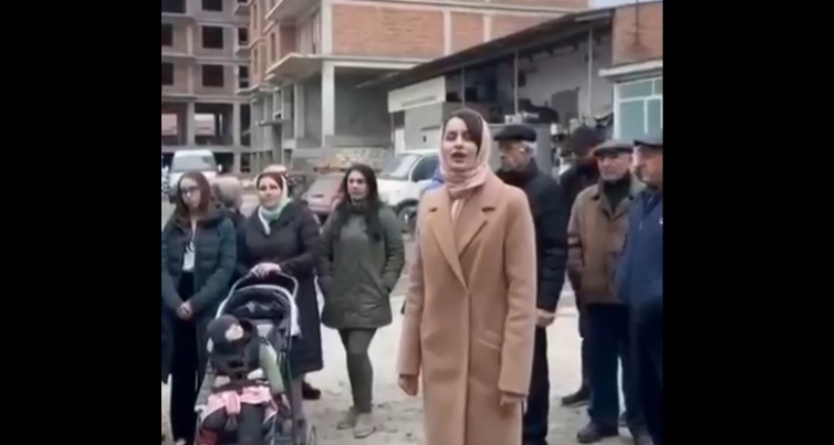 Кадр видеообращения дольщиков к Сергею Меликову https://vk.com/golos_dagestan?w=wall-74219800_1755229 Кадр видеообращения дольщиков к Сергею Меликову https://vk.com/golos_dagestan?w=wall-74219800_1755229