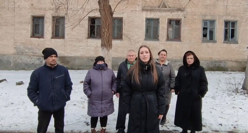 Жильцы дома дом №50 по улице Поселок Веселая Балка в Волгограде. Стоп-кадр из видео https://www.youtube.com/watch?v=KX1koMnJgxc Жильцы дома дом №50 по улице Поселок Веселая Балка в Волгограде. Стоп-кадр из видео https://www.youtube.com/watch?v=KX1koMnJgxc