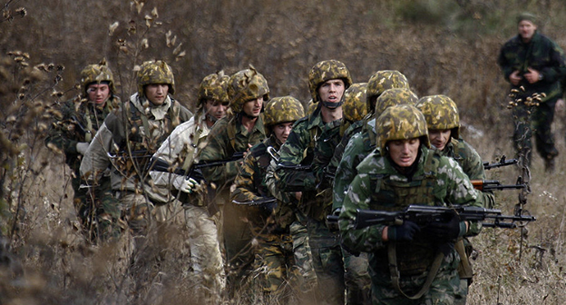 Военнослужащие Российской армии. Фото: Влад Александров. ЮГА.ру Военнослужащие Российской армии. Фото: Влад Александров. ЮГА.ру
