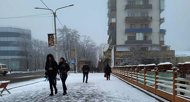 Жители Степанакерта на улицах города. Фото Алвард Григорян для "Кавказского узла" Жители Степанакерта на улицах города. Фото Алвард Григорян для "Кавказского узла"