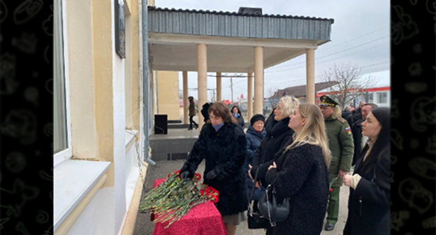 Мемориальная доска Андрея Слепцова. Скриншот https://t.me/AEiskR/15797 Мемориальная доска Андрея Слепцова. Скриншот https://t.me/AEiskR/15797