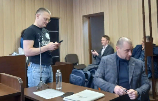 Михаил Беньяш* (слева) в зале суда. Фото Анны Калашниковой для "Кавказского узла", * включен Минюстом в реестр иностранных агентов. Михаил Беньяш* (слева) в зале суда. Фото Анны Калашниковой для "Кавказского узла", * включен Минюстом в реестр иностранных агентов.