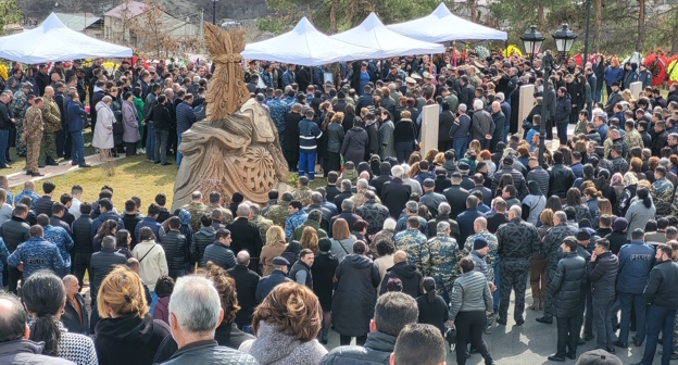Похороны погибших полицейских в Нагорном Карабахе, фото Алвард Григорян для "Кавказского узла". Похороны погибших полицейских в Нагорном Карабахе, фото Алвард Григорян для "Кавказского узла".