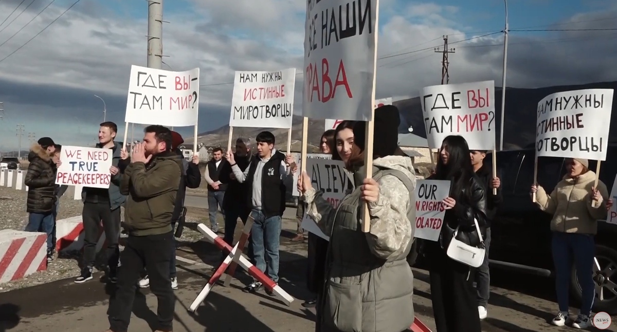Акция протеста в Степанакерте. 8 марта 2023 года. Кадр видео News.am https://www.youtube.com/watch?v=6t5Zd9NBEv4 Акция протеста в Степанакерте. 8 марта 2023 года. Кадр видео News.am https://www.youtube.com/watch?v=6t5Zd9NBEv4
