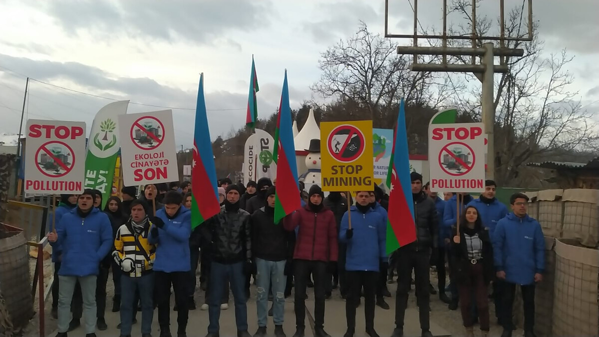 Жители Азербайджана во время акции протеста на трассе Горис – Капан. Стоп-кадр из видео https://apa.az/ru/sotsium/akciya-na-doroge-lacin-xankendi-prodolzaetsya-uze-56-i-den-foto-video-509619 Жители Азербайджана во время акции протеста на трассе Горис – Капан. Стоп-кадр из видео https://apa.az/ru/sotsium/akciya-na-doroge-lacin-xankendi-prodolzaetsya-uze-56-i-den-foto-video-509619