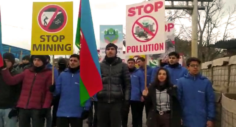 Участники блокировки Лачинского коридора. Стоп-кадр видео https://apa.az/ru/sotsium/akciya-na-doroge-lacin-xankendi-prodolzaetsya-uze-56-i-den-foto-video-509619 Участники блокировки Лачинского коридора. Стоп-кадр видео https://apa.az/ru/sotsium/akciya-na-doroge-lacin-xankendi-prodolzaetsya-uze-56-i-den-foto-video-509619
