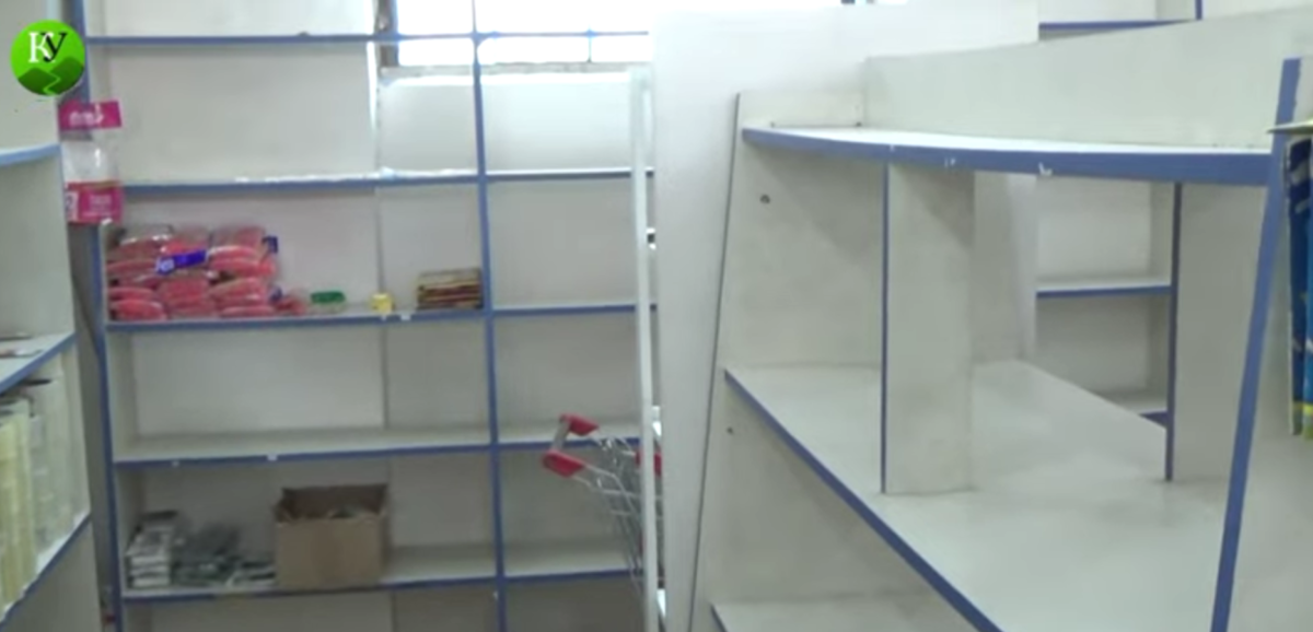 Пустые полки карабахских магазинов. Стоп-кадр видео "Кавказского узла", https://youtu.be/omcW4UPfSx4. Пустые полки карабахских магазинов. Стоп-кадр видео "Кавказского узла", https://youtu.be/omcW4UPfSx4.