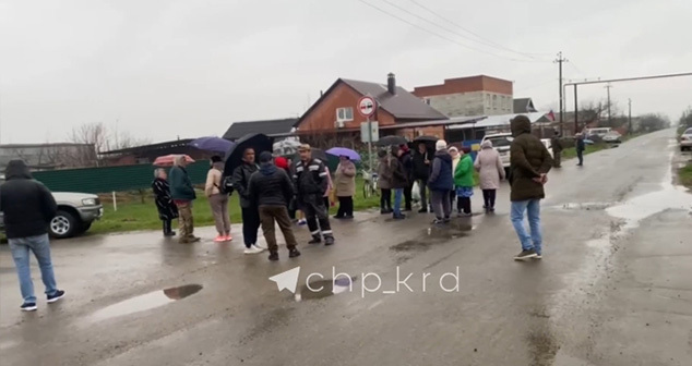 Жители Полтавской вновь заблокировали дорогу на мусорный полигон. Cкриншот видео https://t.me/stplt/912 Жители Полтавской вновь заблокировали дорогу на мусорный полигон. Cкриншот видео https://t.me/stplt/912