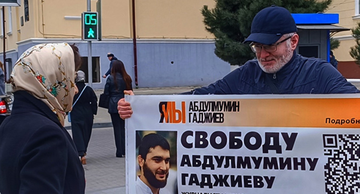 Магомед Магомедов в одиночном пикете. Махачкала, март 2023 г. Фото корреспондента "Кавказского узла" Магомед Магомедов в одиночном пикете. Махачкала, март 2023 г. Фото корреспондента "Кавказского узла"