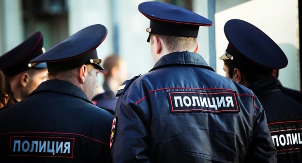 Сотрудники полиции, фото: Елена Синеок, "Юга.ру" Сотрудники полиции, фото: Елена Синеок, "Юга.ру"