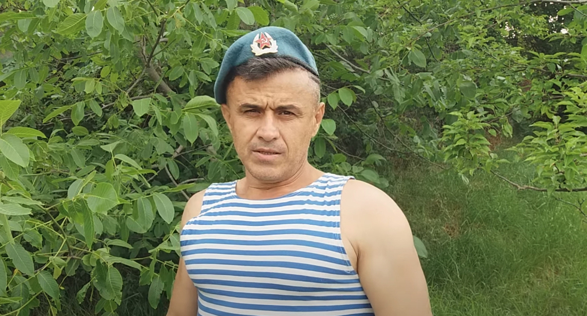Асхабали Алибеков. Стоп-кадр видео канала "Дикий десантник" https://www.youtube.com/watch?v=pgXra9fVrsI Асхабали Алибеков. Стоп-кадр видео канала "Дикий десантник" https://www.youtube.com/watch?v=pgXra9fVrsI