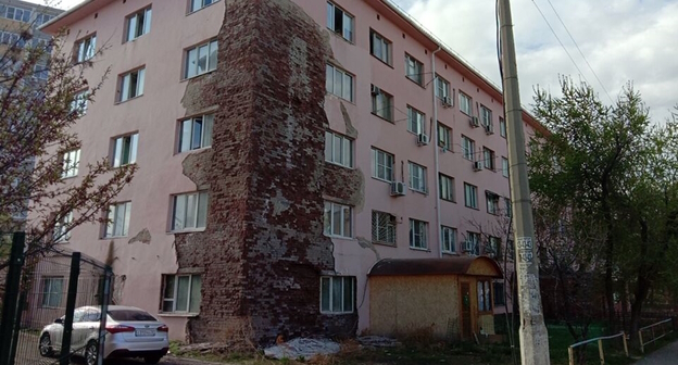 Аварийный дом в Астрахани, фото: В. Ященко для "Кавказского узла" Аварийный дом в Астрахани, фото: В. Ященко для "Кавказского узла"