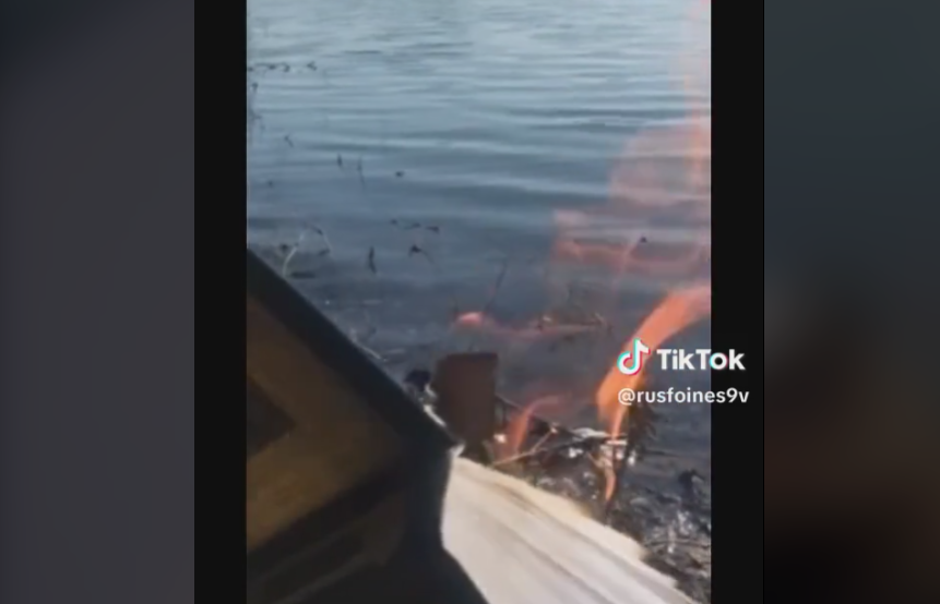 Стоп-кадр видео о сожжении Корана в Москве. Скриншот из TikTok-аккаунта rusfoines9v,https://www.tiktok.com/@rusfoines9v/video/7221832947689606405 Стоп-кадр видео о сожжении Корана в Москве. Скриншот из TikTok-аккаунта rusfoines9v,https://www.tiktok.com/@rusfoines9v/video/7221832947689606405