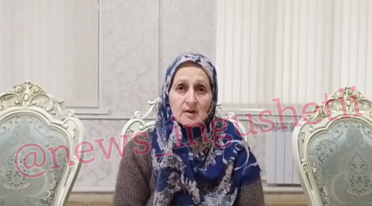 Мать Амирхана Гуражева. Стоп-кадр видео из Telegram-канала news_ingushetii от 16.04.23, https://t.me/news_ingushetii1/26282 Мать Амирхана Гуражева. Стоп-кадр видео из Telegram-канала news_ingushetii от 16.04.23, https://t.me/news_ingushetii1/26282
