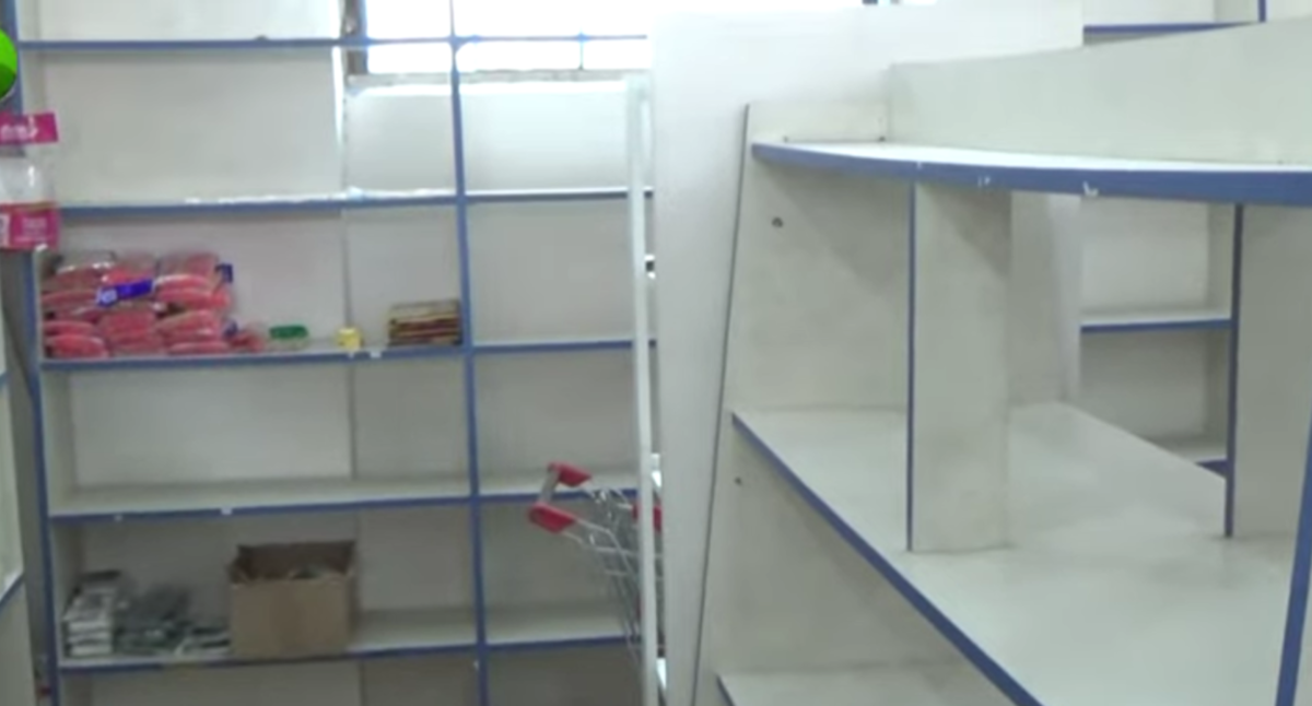 Пустые полки карабахских магазинов. Стоп-кадр видео "Кавказского узла", https://youtu.be/omcW4UPfSx4. Пустые полки карабахских магазинов. Стоп-кадр видео "Кавказского узла", https://youtu.be/omcW4UPfSx4.