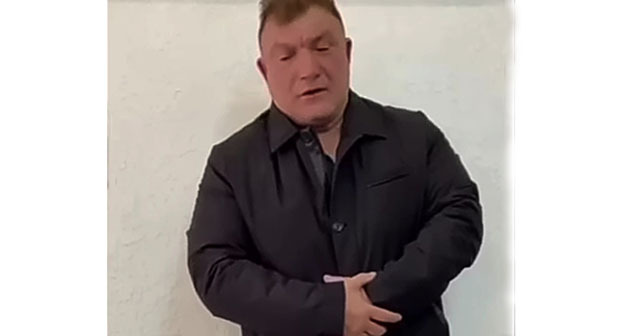 Житель села Верхний Наур Мовлади Мутаев во время аудиосообщения. Скриншот видео https://www.youtube.com/watch&v=tT4H74id6vw Житель села Верхний Наур Мовлади Мутаев во время аудиосообщения. Скриншот видео https://www.youtube.com/watch&v=tT4H74id6vw
