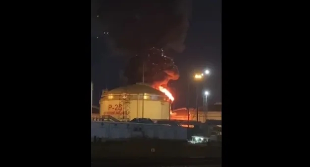 Пожар на нефтебазе в Тамани, стоп-кадр видео https://vk.com/wall-118979088_230293?ysclid=lh74rtkpqu499058246 Пожар на нефтебазе в Тамани, стоп-кадр видео https://vk.com/wall-118979088_230293?ysclid=lh74rtkpqu499058246