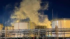 Пожар на резервуаре Ильского нефтеперерабатывающего завода в Краснодарском крае. Скриншот https://www.kavkazr.com/a/na-neftezavodah-kubani-i-rostova-sluchilsya-pozhar-vlasti-zayavili-ob-atakah-bespilotnikov/32394382.html Пожар на резервуаре Ильского нефтеперерабатывающего завода в Краснодарском крае. Скриншот https://www.kavkazr.com/a/na-neftezavodah-kubani-i-rostova-sluchilsya-pozhar-vlasti-zayavili-ob-atakah-bespilotnikov/32394382.html
