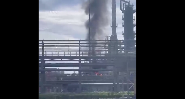 Пожар на Ильском НПЗ, стоп-кадр видео https://t.me/bbbreaking/154621 Пожар на Ильском НПЗ, стоп-кадр видео https://t.me/bbbreaking/154621