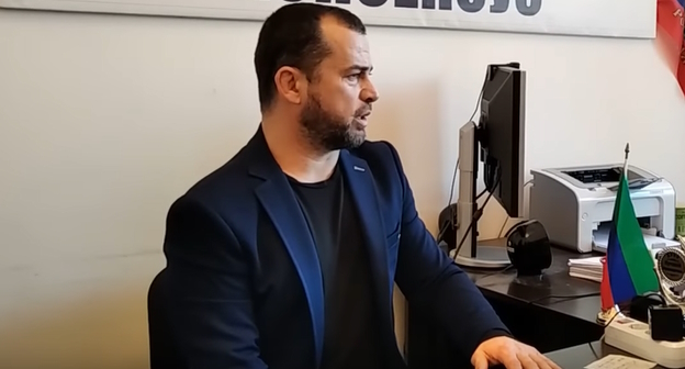 Тимур Арсланбеков, стоп-кадр видео канала ДРОО "Консенсус" https://www.youtube.com/watch?v=4s6F4AdrbM8&t=6s Тимур Арсланбеков, стоп-кадр видео канала ДРОО "Консенсус" https://www.youtube.com/watch?v=4s6F4AdrbM8&t=6s