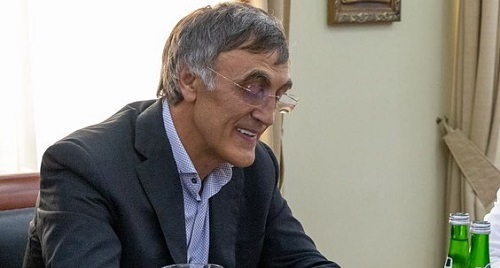 Магомед Гаджиев. Фото: пресс-служба махачкалинской городской клинической больницы №1 / Facebook Магомед Гаджиев. Фото: пресс-служба махачкалинской городской клинической больницы №1 / Facebook