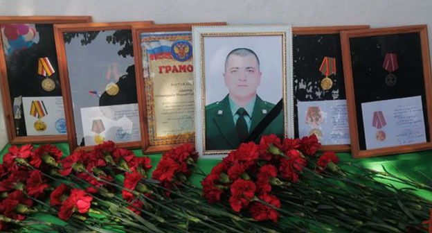 Портрет Магомеда Гаджимурадова. Фото https://t.me/rosgvard_sko/5618 Портрет Магомеда Гаджимурадова. Фото https://t.me/rosgvard_sko/5618