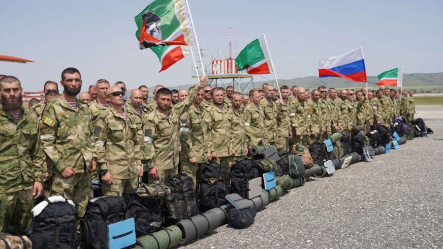 Добровольцы перед отправкой на Украину. Фото: "Грозный Информ" https://www.grozny-inform.ru Добровольцы перед отправкой на Украину. Фото: "Грозный Информ" https://www.grozny-inform.ru