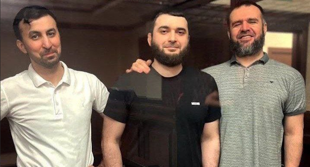 Кемал Тамбиев, Абдулмумин аджиев и Абубакар Ризванова (слева направо), фото: https://t.me/abdmumin/1015 Кемал Тамбиев, Абдулмумин аджиев и Абубакар Ризванова (слева направо), фото: https://t.me/abdmumin/1015