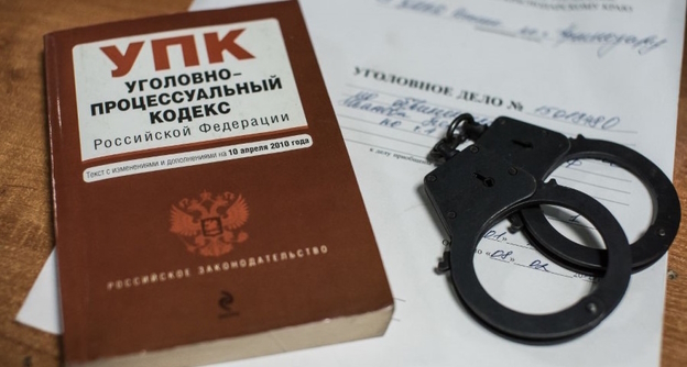 Уголовный кодекс и наручники, фото: Елена Синеок, "Юга.ру" Уголовный кодекс и наручники, фото: Елена Синеок, "Юга.ру"