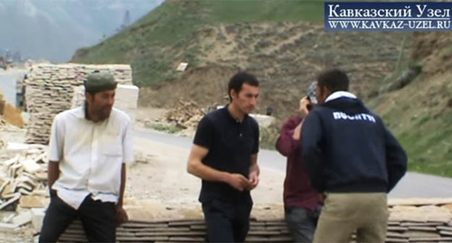 Мужчины, принужденно работающие в цеху. Скриншот видео "Кавказского узла" https://www.youtube.com/watch?v=lgKOj3EdMEI