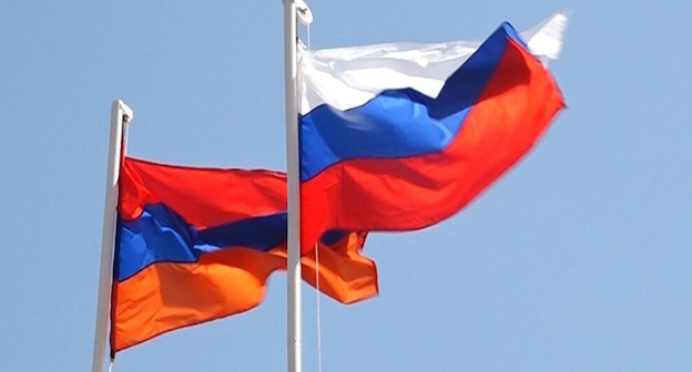 Флаги России и Армении, фото: sova-news.com Флаги России и Армении, фото: sova-news.com