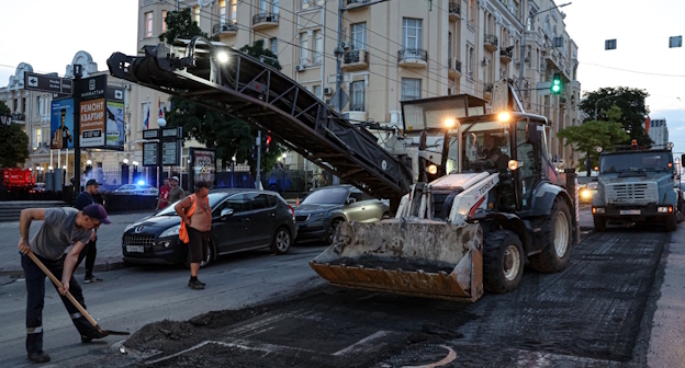 Ремонт дороги в центре Ростова-на-Дону, стоп-кадр видео sev.tv https://vk.com/video-12209160_456276459 Ремонт дороги в центре Ростова-на-Дону, стоп-кадр видео sev.tv https://vk.com/video-12209160_456276459