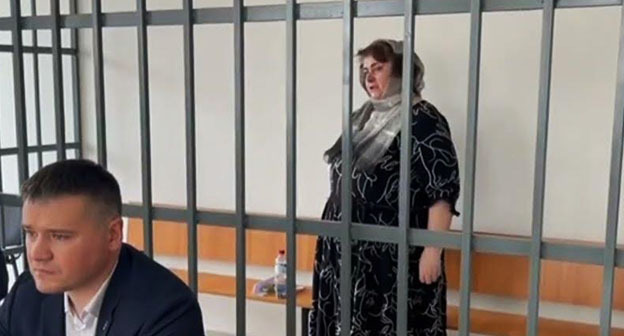 Зарема Мусаева в зале суда. Скриншот видео https://www.youtube.com/watch?v=6LXkpp1oj0E Зарема Мусаева в зале суда. Скриншот видео https://www.youtube.com/watch?v=6LXkpp1oj0E