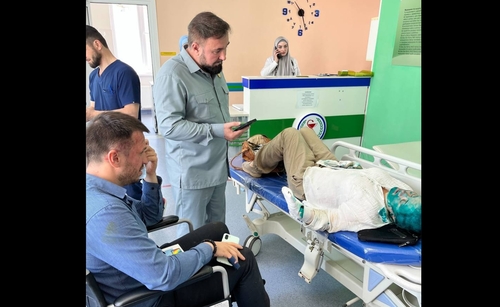 К Елене Милашиной и Александру Немову пришел уполномоченный по правам человека Чечни Мансур Солтаев. Фото: t.me/babinetssergey/850 К Елене Милашиной и Александру Немову пришел уполномоченный по правам человека Чечни Мансур Солтаев. Фото: t.me/babinetssergey/850