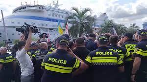 Акция протеста в Батуми 31 июля 2023 года. Скриншот из видео Николая Левшица https://spektr.press Акция протеста в Батуми 31 июля 2023 года. Скриншот из видео Николая Левшица https://spektr.press