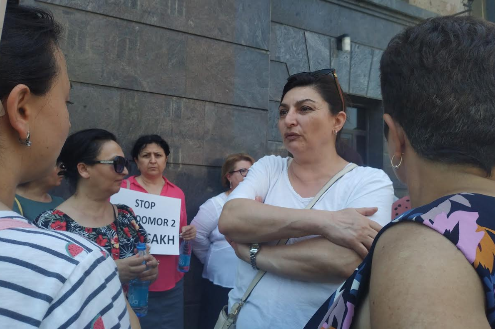 Участники акции у посольства России в Ереване. Фото Армине Мартиросян для "Кавказского узла". Участники акции у посольства России в Ереване. Фото Армине Мартиросян для "Кавказского узла".
