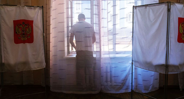 На избирательном участке. Фото Елены Синеок, "Юга.ру" На избирательном участке. Фото Елены Синеок, "Юга.ру"