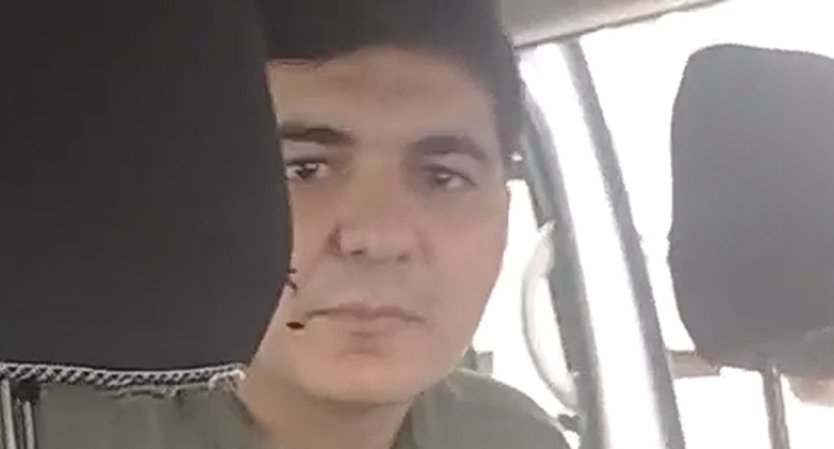 Ахмед Мамедли в полицейской машине. Кадр видео Азиза Мамиева https://www.facebook.com/100061041637185/videos/605001824441575 , * деятельность компании Meta (владеет Facebook, Instagram и WhatsApp) запрещена в России. Ахмед Мамедли в полицейской машине. Кадр видео Азиза Мамиева https://www.facebook.com/100061041637185/videos/605001824441575 , * деятельность компании Meta (владеет Facebook, Instagram и WhatsApp) запрещена в России.