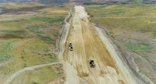 Дорога через Агдам. Фото: https://1news.az/news/20230811033130750-Doroga-cherez-Agdam-v-itoge-budet-otkryta-polagayut-v-rossiiskikh-gosstrukturakh-Kommersant Дорога через Агдам. Фото: https://1news.az/news/20230811033130750-Doroga-cherez-Agdam-v-itoge-budet-otkryta-polagayut-v-rossiiskikh-gosstrukturakh-Kommersant