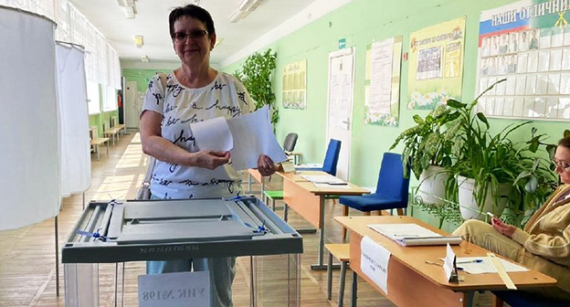 На избирательном участке. Фото: Телеграм-канал администрации Тахтамукайского района На избирательном участке. Фото: Телеграм-канал администрации Тахтамукайского района
