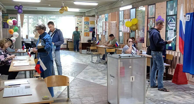 На избирательном участке. Фото: https://volgoprof.ru/news/11205-в-волгоградской-области-стартовали-выборы.html На избирательном участке. Фото: https://volgoprof.ru/news/11205-в-волгоградской-области-стартовали-выборы.html