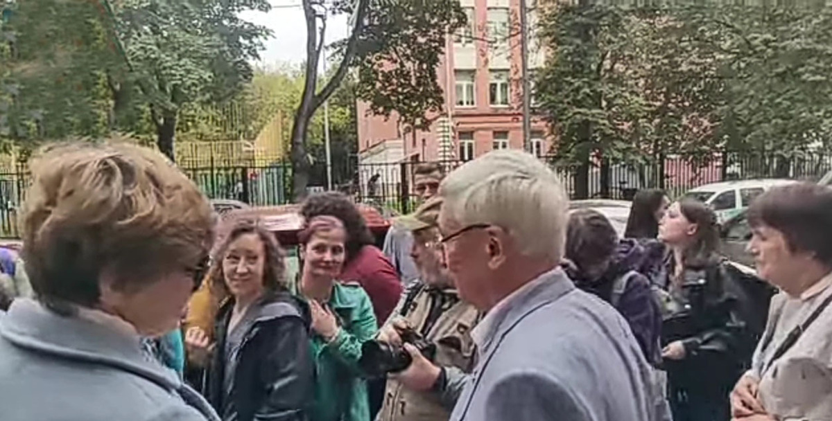 Олег Орлов (справа). Скриншот видео https://wwww.youtube.com/watch&v=iJM2LdCG6Q4 Олег Орлов (справа). Скриншот видео https://wwww.youtube.com/watch&v=iJM2LdCG6Q4