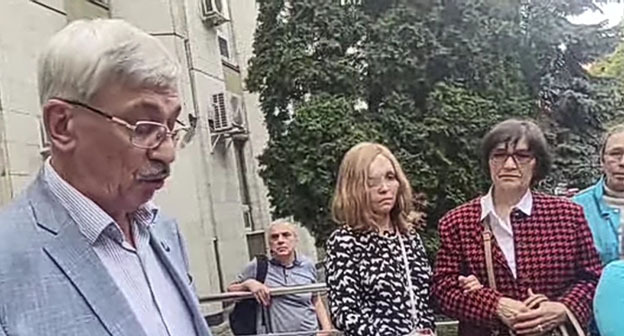 Олег Орлов (слева). Скриншот видео https://wwww.youtube.com/watch&v=iJM2LdCG6Q4 Олег Орлов (слева). Скриншот видео https://wwww.youtube.com/watch&v=iJM2LdCG6Q4