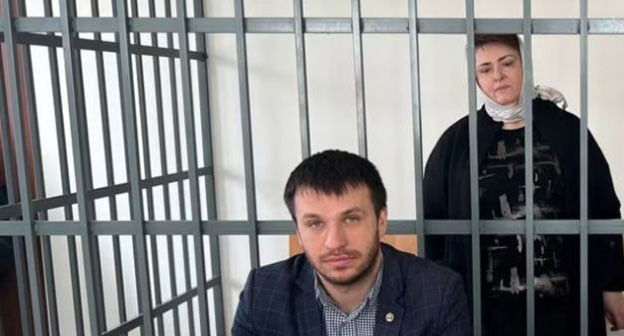 Александр Немов и Зарема Мусаева в зале суда. Фото: https://theins.ru/news/263135 Александр Немов и Зарема Мусаева в зале суда. Фото: https://theins.ru/news/263135