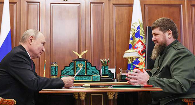 Владимир Путин (слева) и Рамзан Кадыров. 28 сентября 2023 г. Фото: http://kremlin.ru Владимир Путин (слева) и Рамзан Кадыров. 28 сентября 2023 г. Фото: http://kremlin.ru