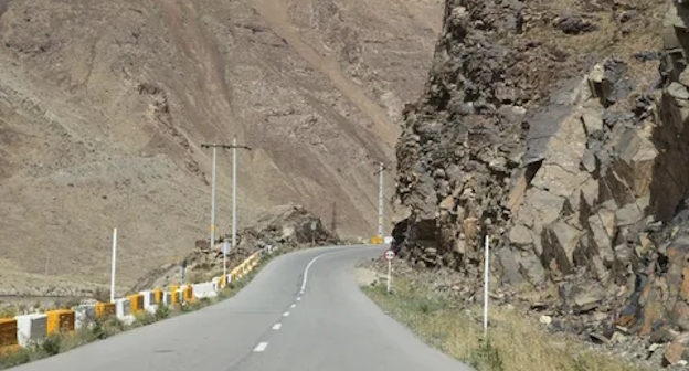 Дорога в Нахичевань, фото: tourweek.ru Дорога в Нахичевань, фото: tourweek.ru