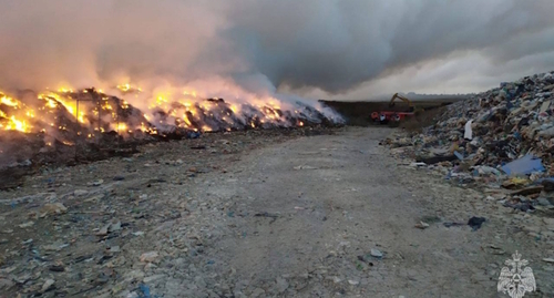 Пожар на свалке в Полтавской, фото: пресс-служба МЧС по Краснодарскому краю
