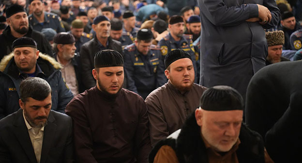В мечетях Чечни прошли коллективные чтения молитв за мусульман Палестины. 17 октября 2023 г. Фото: https://chechnyatoday.com/news/369498 В мечетях Чечни прошли коллективные чтения молитв за мусульман Палестины. 17 октября 2023 г. Фото: https://chechnyatoday.com/news/369498