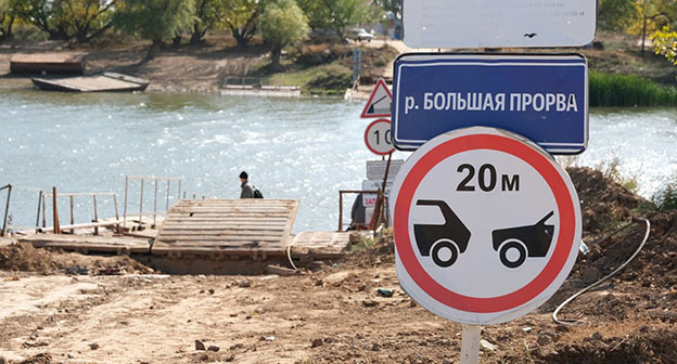 Понтонный мост на реке Прорва в Красноярском районе Астраханской области Фото: https://astravolga.ru Понтонный мост на реке Прорва в Красноярском районе Астраханской области Фото: https://astravolga.ru